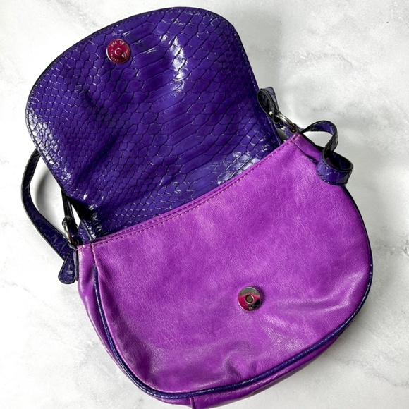 G by Guess Purple Crossbody Bag - Picture 2 of 6